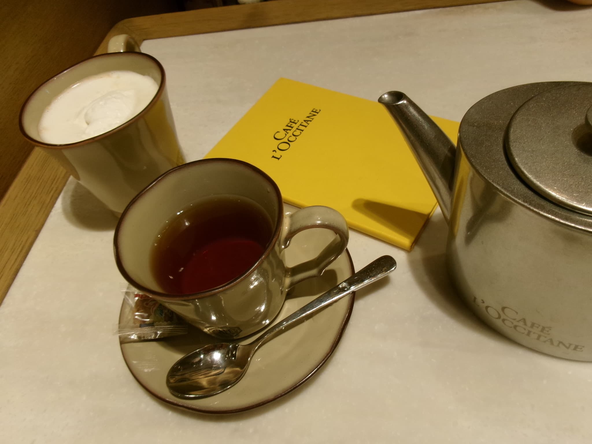 歐舒丹咖啡廳的茶壺紅茶與茶歐蕾
