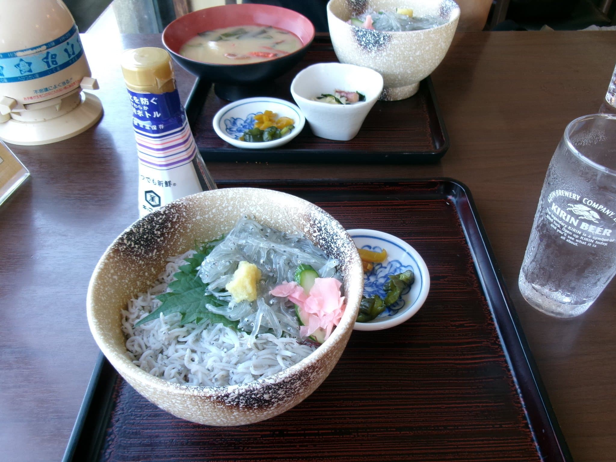 魚見亭的雙色吻仔魚丼 - 生吻仔魚與釜揚吻仔魚各半