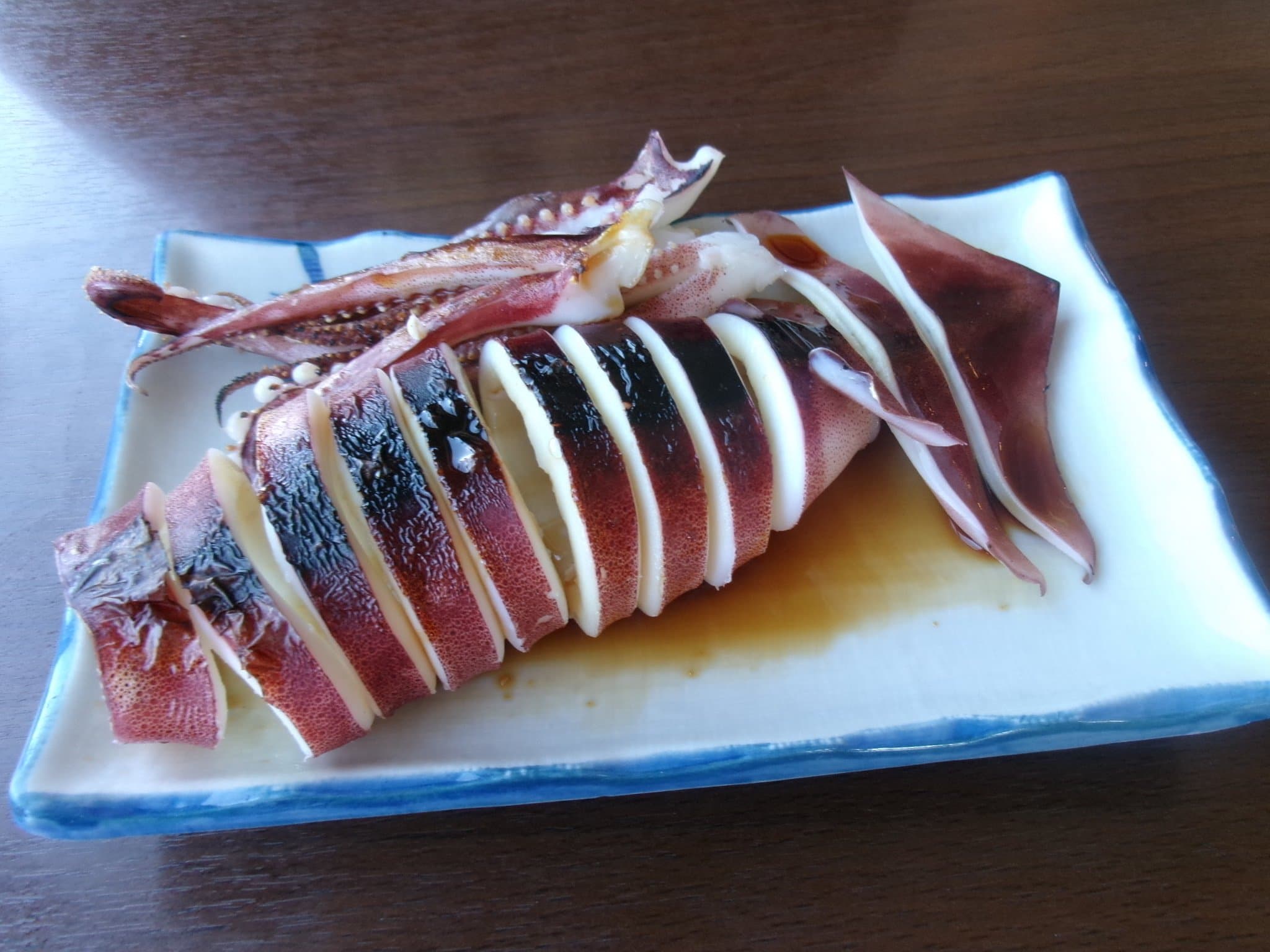 魚見亭的烤整隻魷魚(いかの丸焼き)